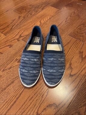 FRYE Women’s Blue Patterned Slip-On Loafers